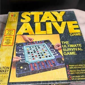 VINTAGE MILTON BRADLEY STAY ALIVE BOARD GAME 1971
